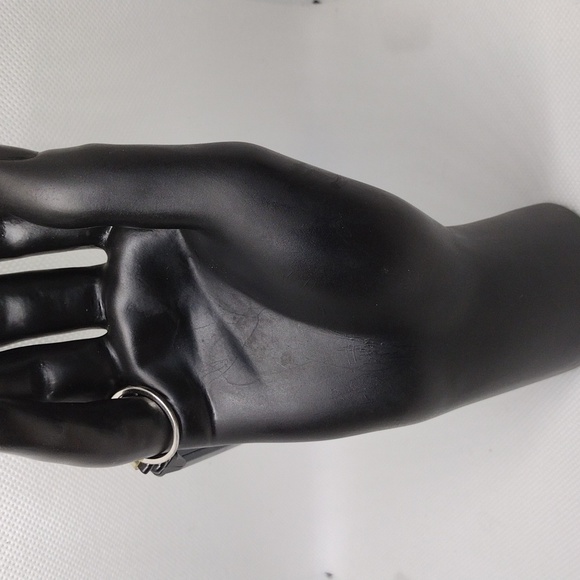 Elegant Silver color Solitaire Ring - Picture 3 of 3